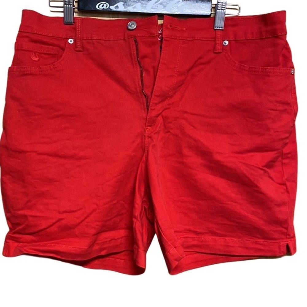 GLORIA VANDERBILT ALL AROUND SLIMMING EFFECT SHORTS SIZE 14